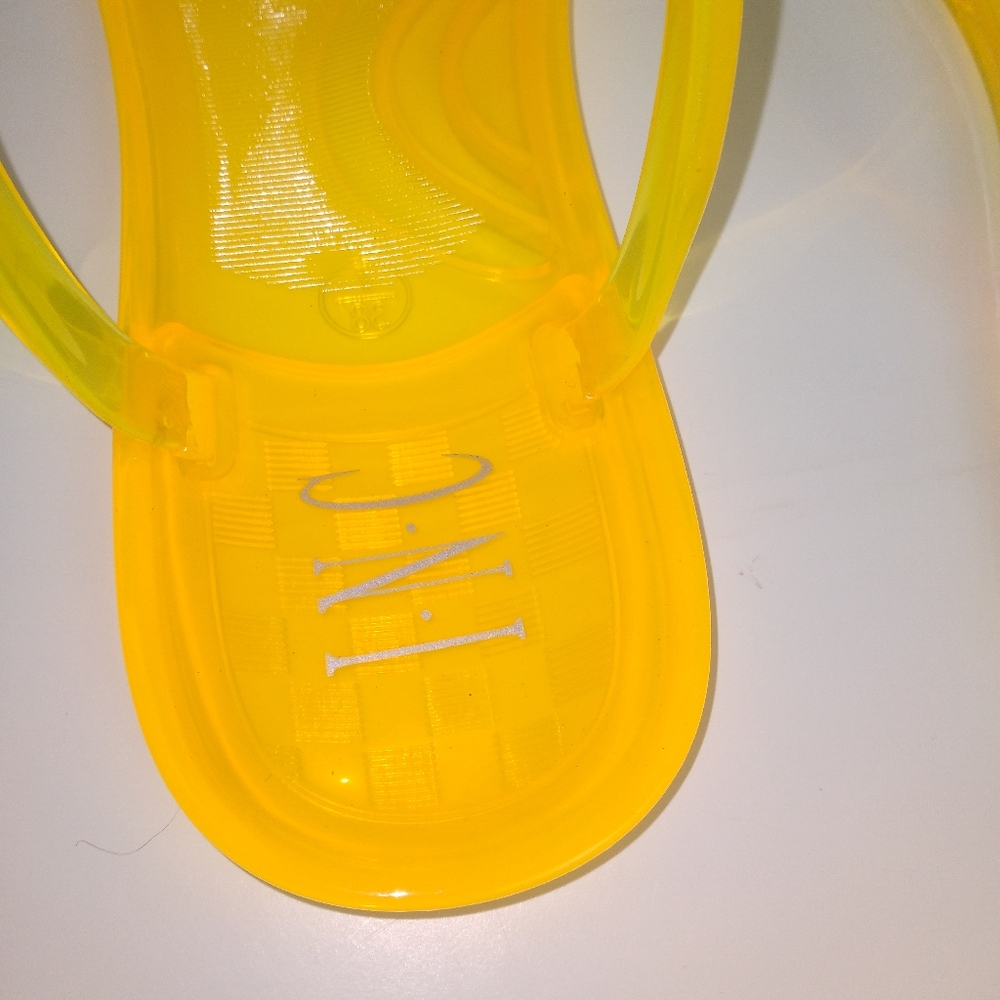 INC Pineapple Pearl Cluster Toe-Ring Yellow Jelly Sandals New - Picture 8 of 9